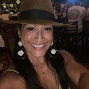 Meet your Posher, Elaine